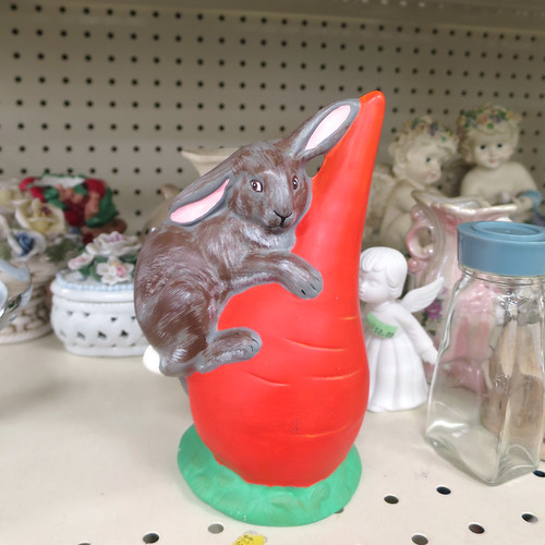 rabbit climbs carrot