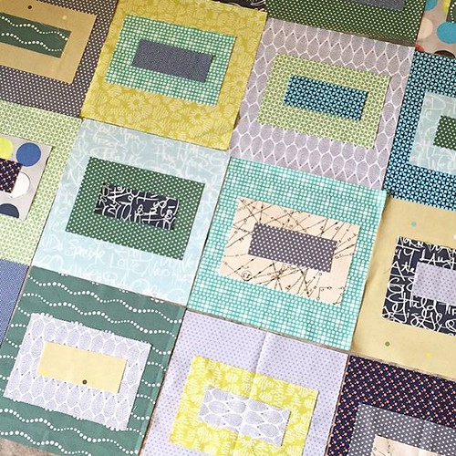 we're getting somewhere, folks! it totally helped that the aforementioned five year old decided to crawl into her bed and fall asleep this afternoon! (whaaaat?!) ✂️💚💙 #sewingwithpsiquilt #scrappyquilt #scruffilyquilt #aQuilt