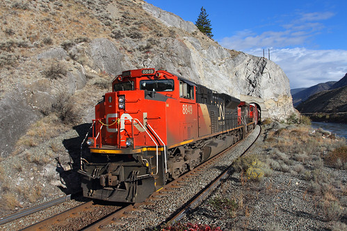 railroad canada rock cn train bc britishcolumbia tunnel cliffs locomotive martel canadiannational freighttrain emd sd70m2 thompsonrivercanyon tunnel676