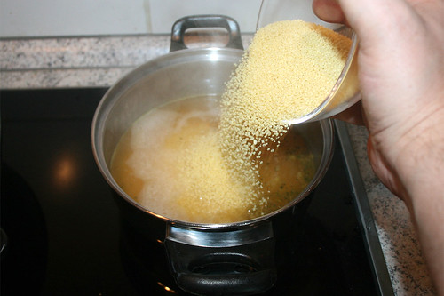 46 - Couscous quellen lassen / Let couscous soak