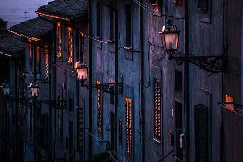 houses windows sunset italy streetlight viterbo lazio sanmartinoalcimino canon6d tamronspaf70300f456divcusd