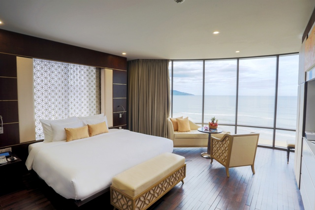 Junior Spa Suite Beachfront - Bedroom (2)
