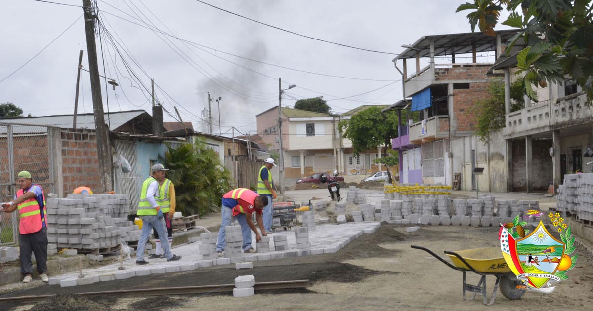 Municipio construye adoquinados de varias calles de Chone