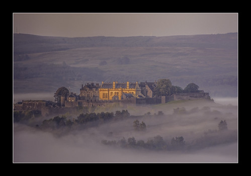 mist castle misty sunrise dawn scotland stirling mistylandscapes