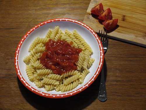 Spiralnudeln mit Tomatensoße (als Abendessen für einen Dreijährigen)