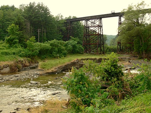 railroad trestle ny newyork geotagged beforeandafter nineveh flood2006 geo:lat=42191009 geo:lon=75616837