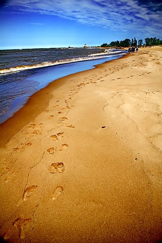 ohio lighthouse beach water sand footprints amish headlands thisone polarized tamron mentor lakecounty aprevit