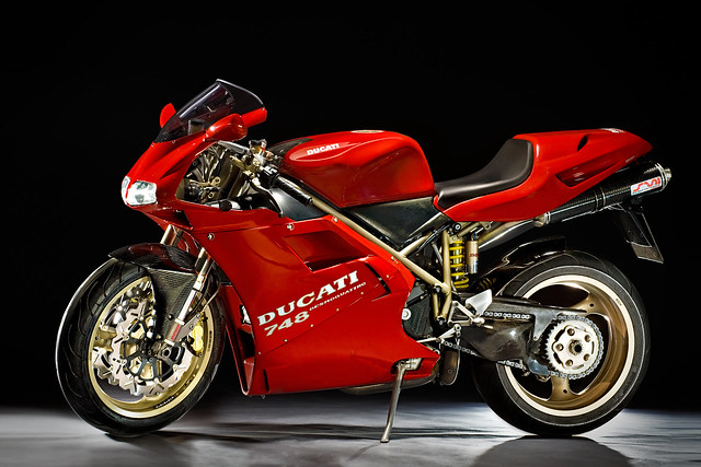 Мотоцикл Ducati 748