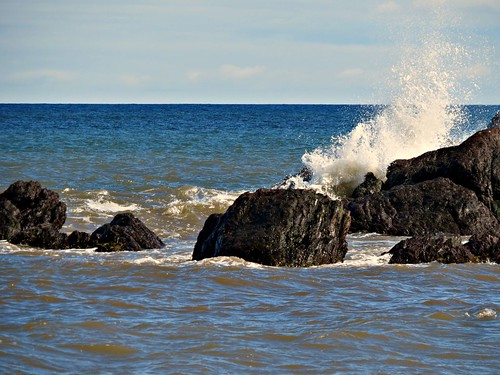 blue white water bay rocks waves spray petitrocher