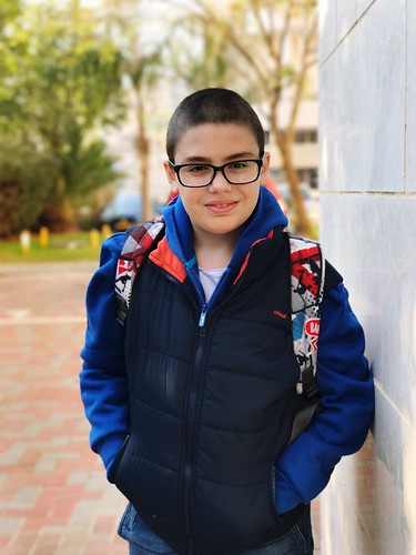 lookingatcamera portrait waistup child education eyeglasses focusonforeground confidence frontview oneperson outdoors childrenonly smiling day student childhood people campus closeup מייאייפון7 shotoniphone7plus iphone7plus deptheffects iphone7plusportraitmode מייגיא
