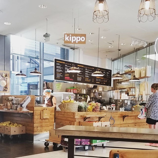 Late lunch date with @keenwa at a great vegetarian spot in Forum mall, Helsinki #kippo 💛🍜🍡🍨🌸