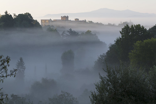 trees italy mist misty architecture composition sunrise canon landscape eos mood tuscany 7d siena michel couprie