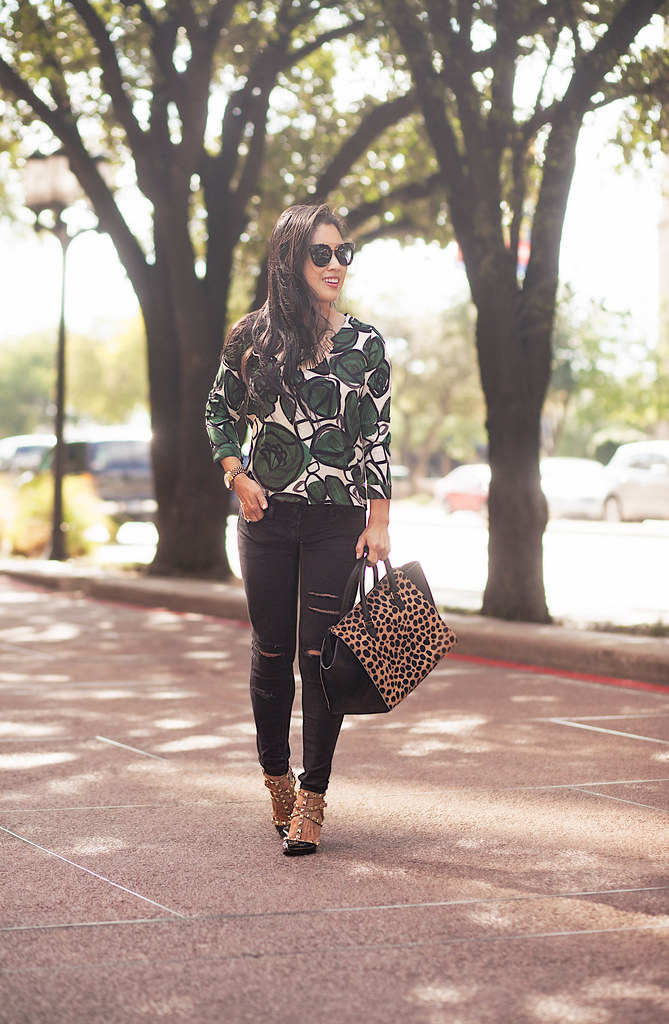 cute & little blog | petite fashion | leaves print top, distressed black jeans, studded pumps, clare v. leopard sandrine bag | fall outfit
