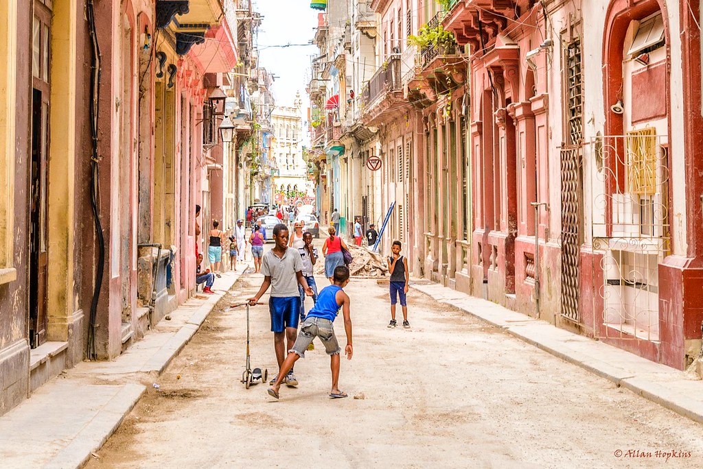 Children play on a backstreet in La Habana Vieja