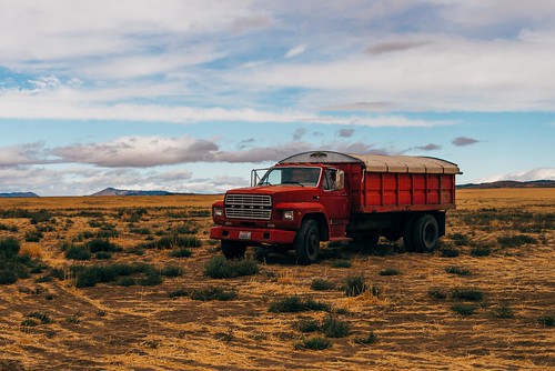 red field truck washington douglascounty watervilleplateau skypalisadeswashingtonunitedstatesus