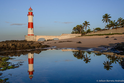 ocean sea lighthouse praia beach brasil sunrise mar bahia salvador itapuã alvorada nascerdosol faroldeitapuã praiadeitapuã cidadesnordestinas itapuãlighthouse