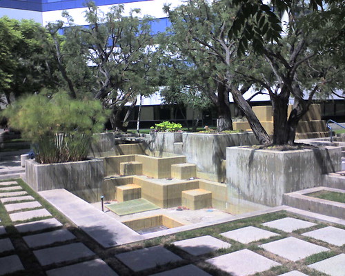 waterless fountain in LA