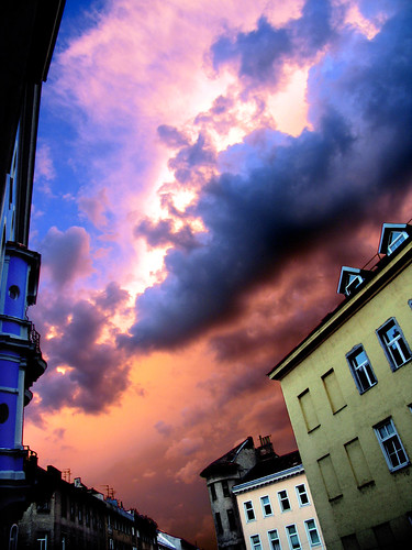 vienna wien blue sunset red sky orange storm clouds austria day 8 explore fv10 weissgerberviertel regionwide