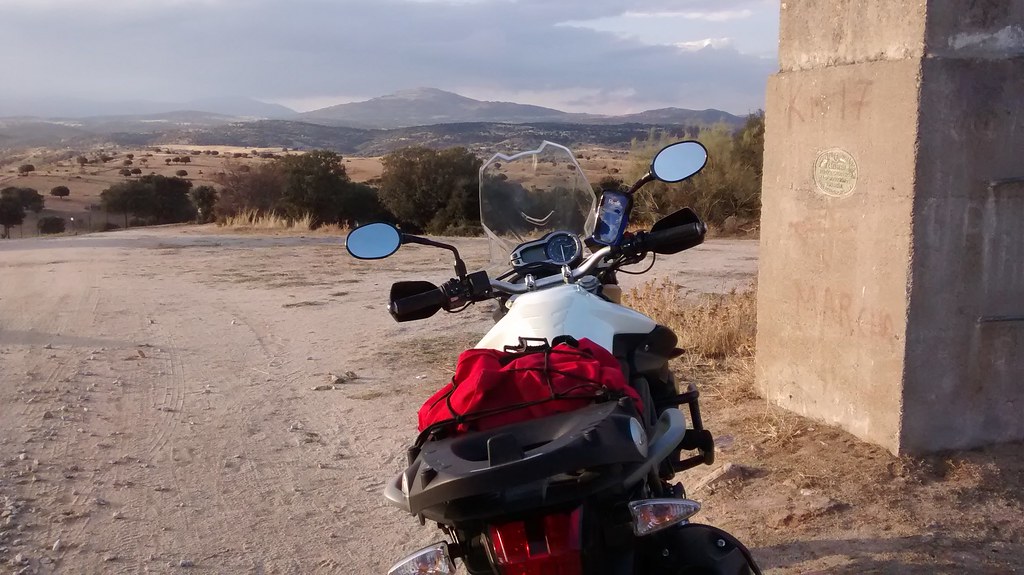 Moto trail en Tres Cantos, Madrid con Triumph Tiger 800