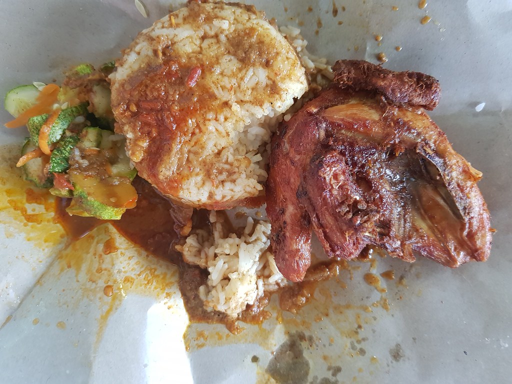 马来香料炸鸡饭 Nasi Kukus Ayam Berempah $7 @ Kak Nora Nasi Kukus Ayam Berempah Seksyen 7 Shah Alam
