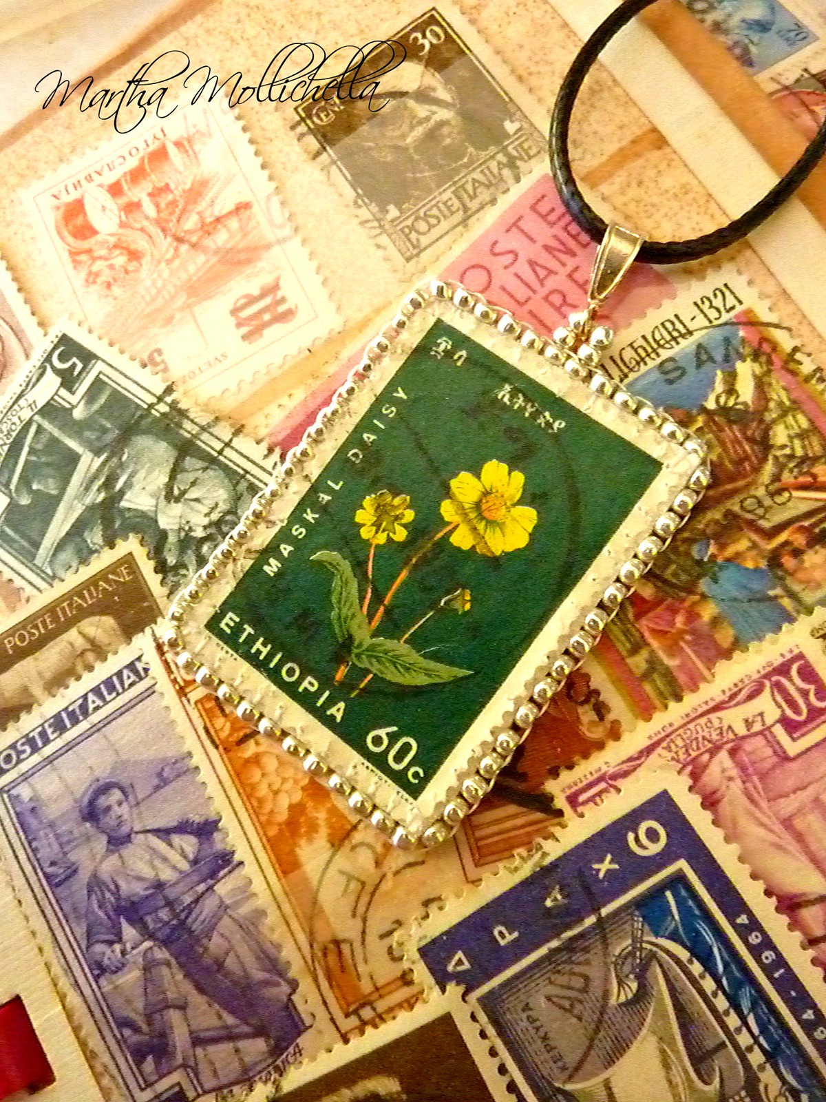 Filatelia, collezionismo di francobolli, gioielli filatelici, gioielli francobolli, francobolli fatti a mano da Martha Mollichella