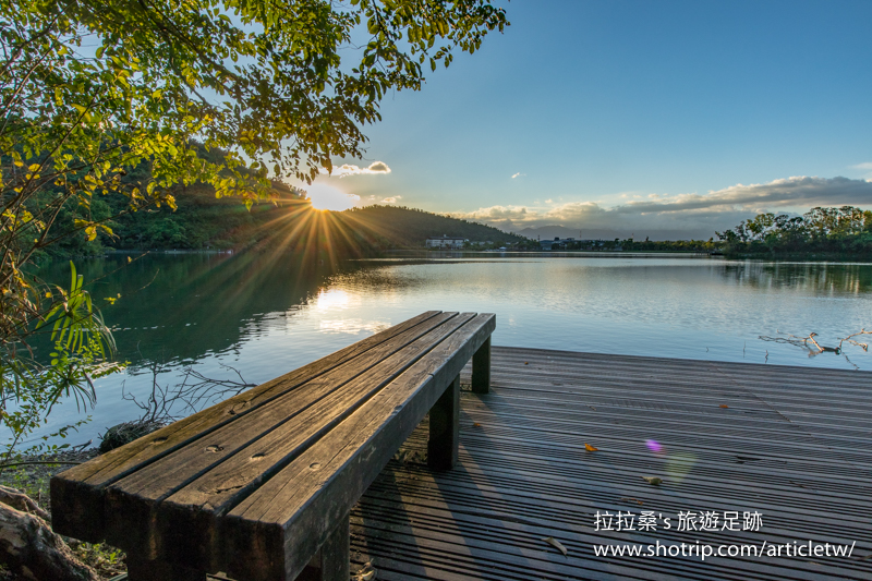 宜蘭冬山鄉梅花湖，靜享湖光、山色、夕陽，一起騎著單車環湖、搭船遊湖，感受這片迷人的湖景