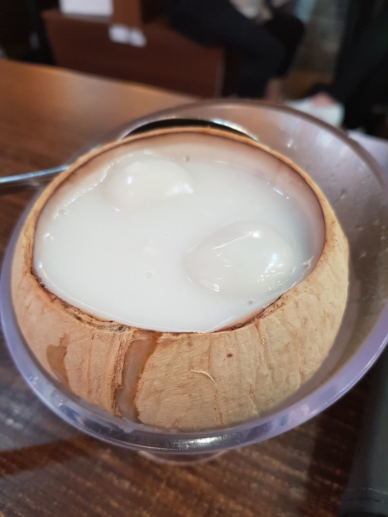 椰皇燉蛋白雙丸(芝麻湯丸+芋丸) Coconut Mochi Double (Steam Dumpling+Taro Mochi) $55 @ 御八甜品 九龍尖沙咀葚福利士道6号 G/F Humphrey Avenue Tsim Sha Tsui