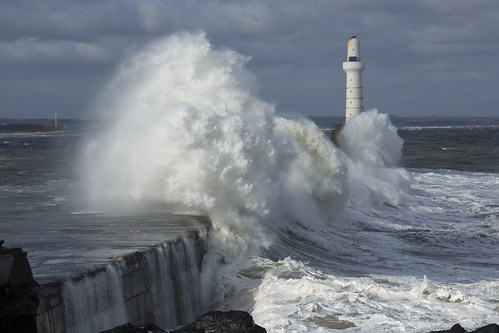 aberdeen scotland storm water sea ocean splash harbour wall waves