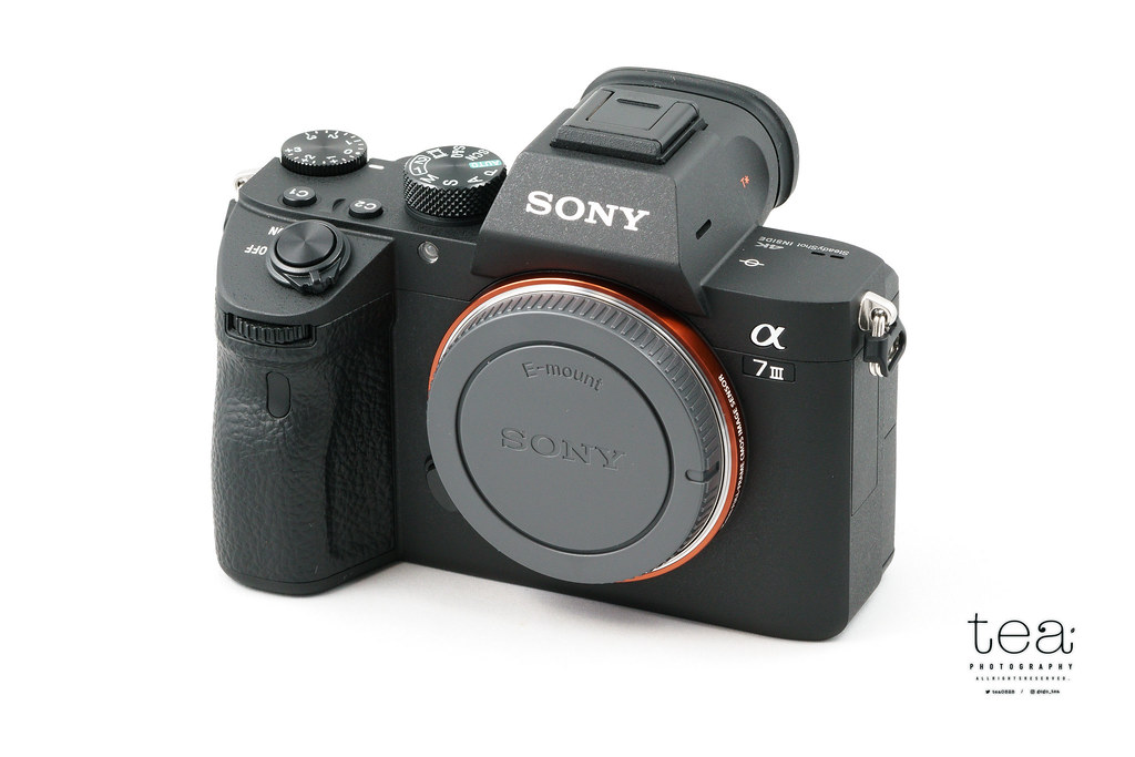 Sony α7III(a7M3)のレビュー。外観の写真と各ボタン・背面液晶・外部入 
