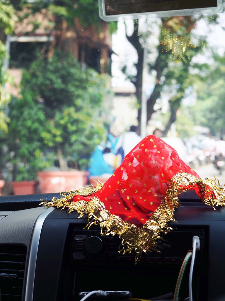 Hindu Worship Car Bandra Mumbai Travel Guide Tips_effected