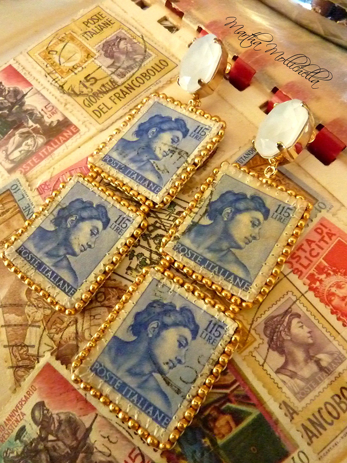 Filatelia, collezionismo di francobolli, gioielli filatelici, gioielli francobolli, francobolli fatti a mano da Martha Mollichella