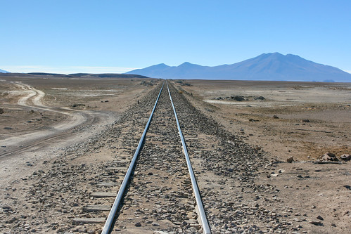 desert railroad railway salardechiguana saltplain spoorlijn uyuni zoutvlakte chiguana departamentodepotosí bolivia bo