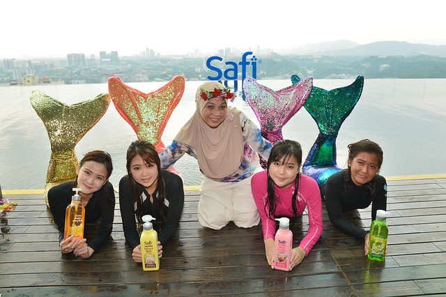 Pn Mahsuri with mermaids and productsJPG