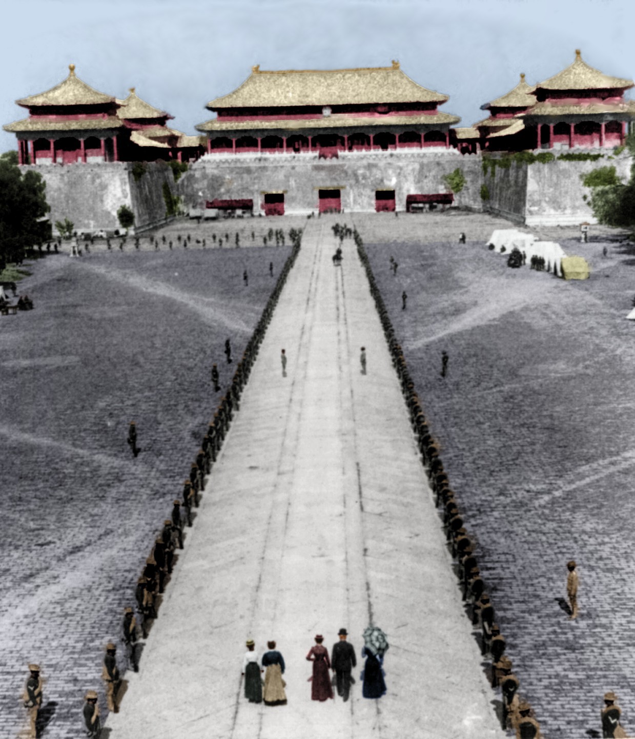 US Army at the Meridian Gate of the Forbidden City, Peking, China 1901.