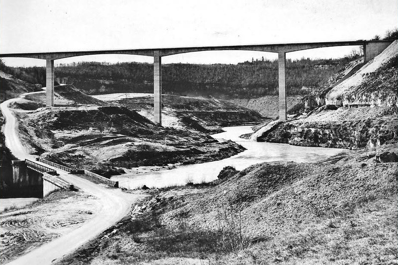 L&#039;ancien et le nouveau pont de la Pyle