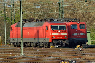 120 111-0 [a] mit 110 210-2 Hbf Stuttgart