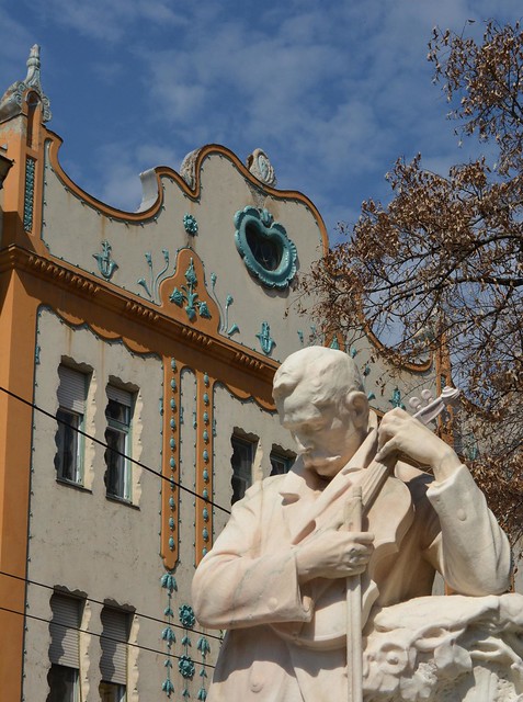 Statue of Danko & Palace Deutsch