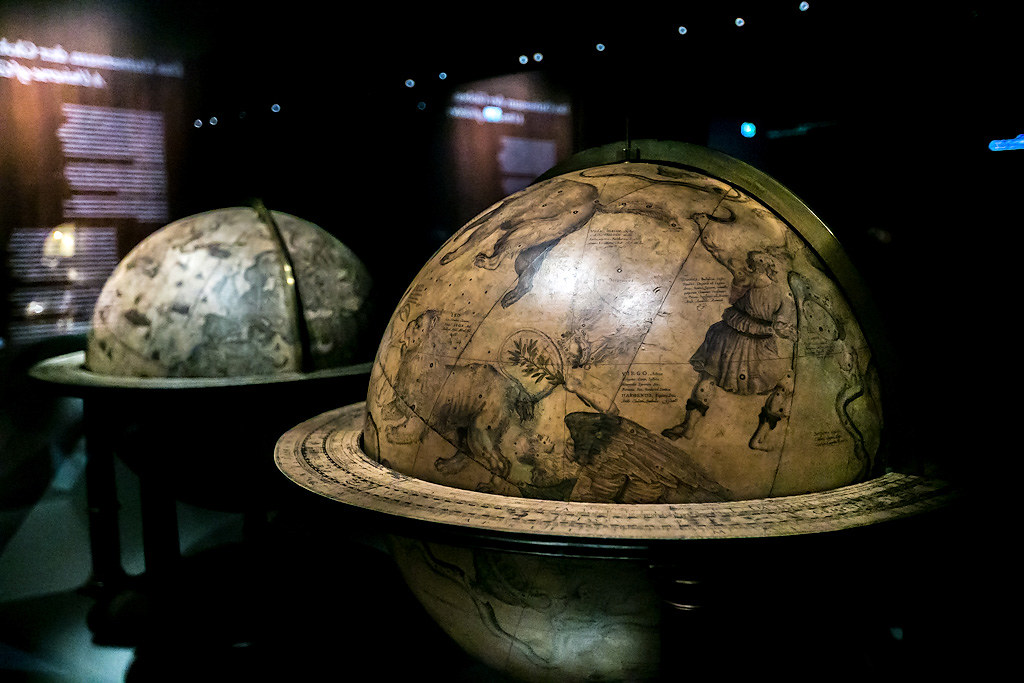 Музей глобусов глобус, глобусы, расположен, координат, созвездиями, небосвода, Земли, глобуса, «противоположных», светил, небесных, дрезденском, эклиптических, Разные, определения, применявшиеся, сферы, Армиллярные, планеты, настоящие