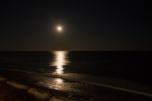 roadtrip unitedstates usa southcarolina northmyrtlebeach northmyrtlebeachsc moonrise moon reflection beach