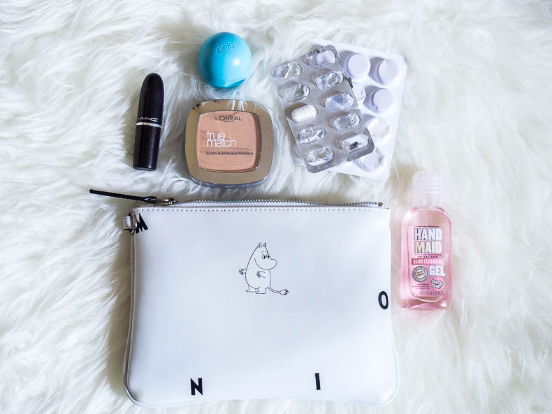 everyday-handbag-essentials-moomin-by-mozo-pouch