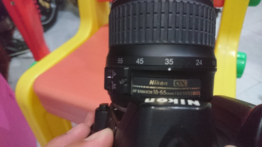 Dư dùng bán Nikon D3000 + lens kit + sạc + 02 pin