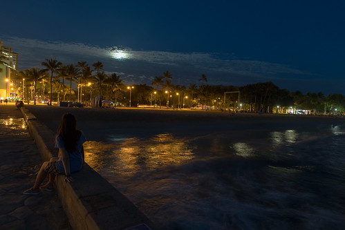 beach d850 hawaii night streetphotography sunset waikiki honolulu unitedstates us