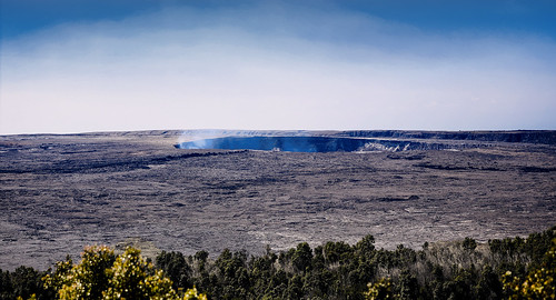 hawaii hawaiivolcanoesnationalpark halema‘uma‘u crater kīlaueassummitcrater kīlauea volcanohouse volcano eruption gases wyojones np