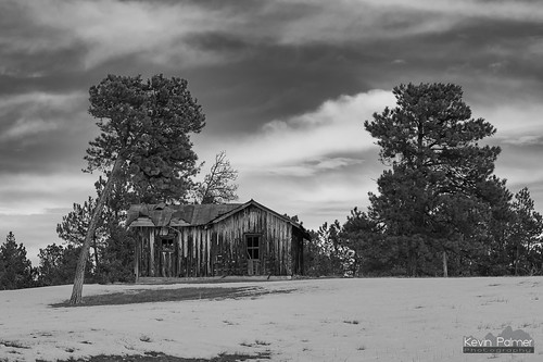 custernationalforest montana march spring evening nikond750 nikon180mmf28 telephoto clouds old homestead abandoned house home cabin snow backandwhite monochrome