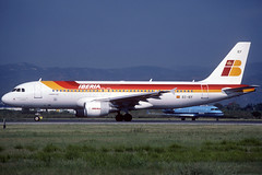 Iberia A320-214 EC-IEF BCN 04/08/2002