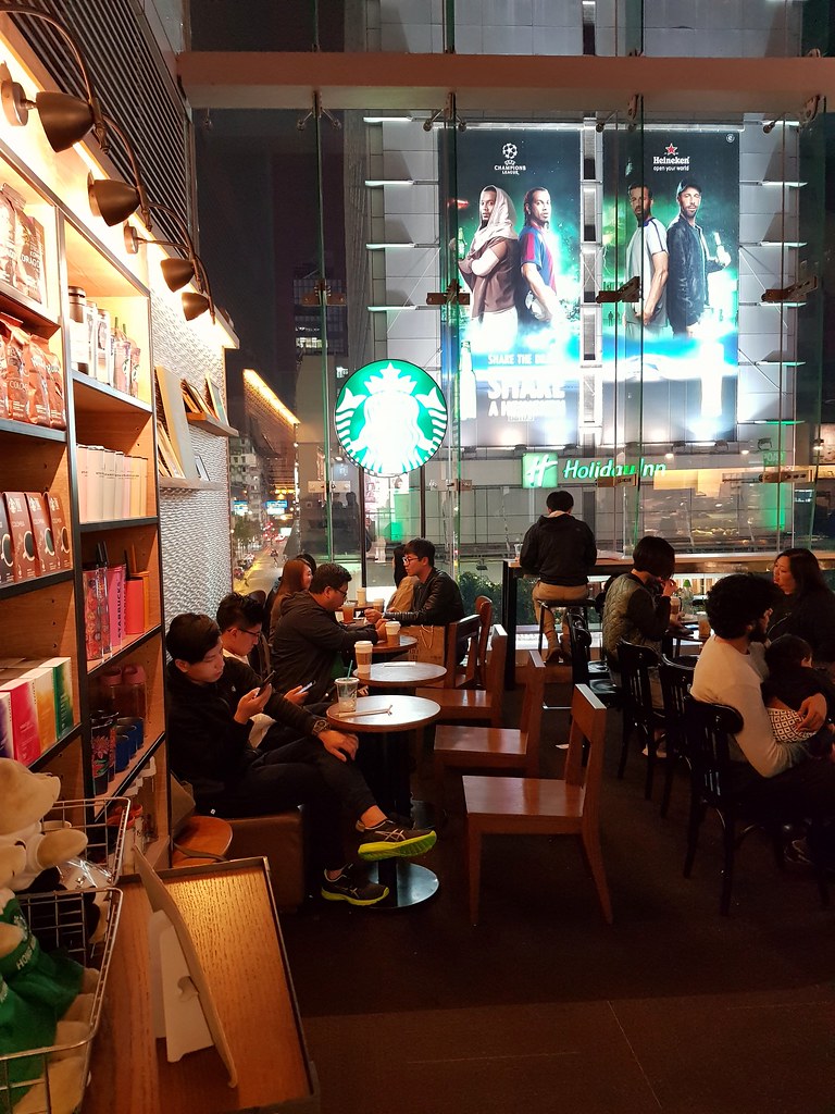 @ 星巴克 Starbucks iSquare at 九龍尖沙咀彌敦道63号 Tsim Sha Tsui Nathan Road