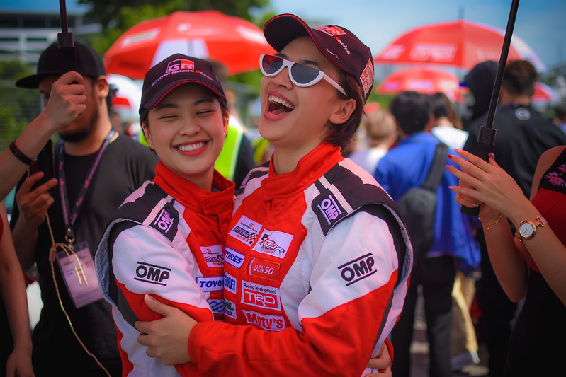 Janna Nick And Diana Danielle Sharing A Hug For Their Final Race