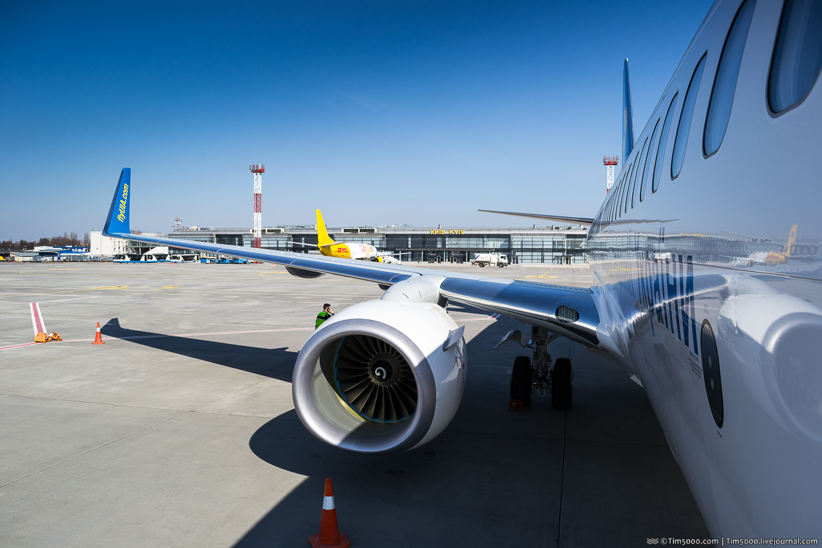 Новый Boeing 737-800 МАУ UR-UIB