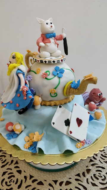Alice in Wonderland Fondant Cake by Sweetretreat_by sonal