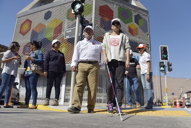 Intendente Quezada junto al ministro Monckeberg visitaron el Plan Piloto Iquique Ciudad inclusiva.